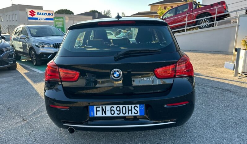BMW SERIE 116D Advantage 5P pieno